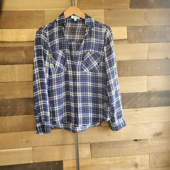 Button up - Picture 2 of 3